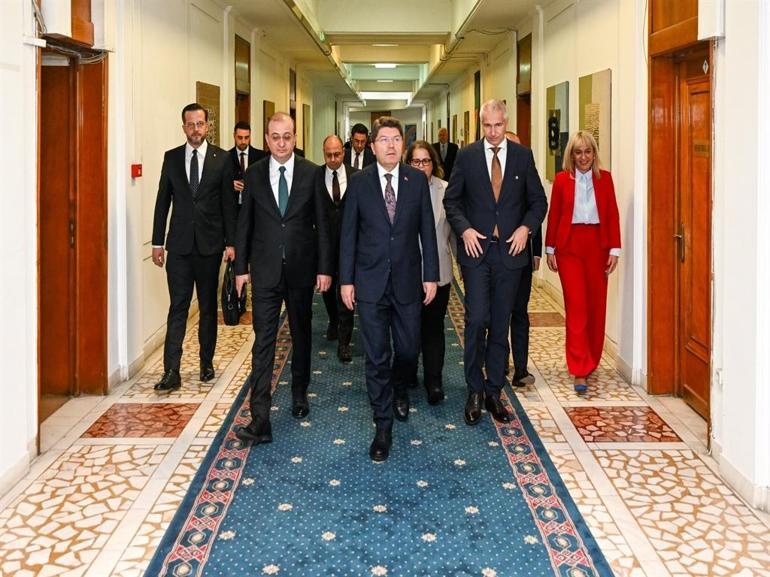 Bakan Tunç: Terörizmle mücadelede tüm ülkelerle bilgi paylaşımına hazırız