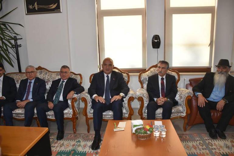 Bakan Ersoy: Halk kütüphanelerimizi çok işlevli merkezler haline getiriyoruz