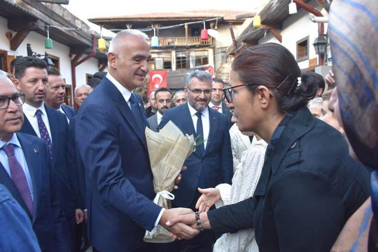 Bakan Ersoy: Halk kütüphanelerimizi çok işlevli merkezler haline getiriyoruz