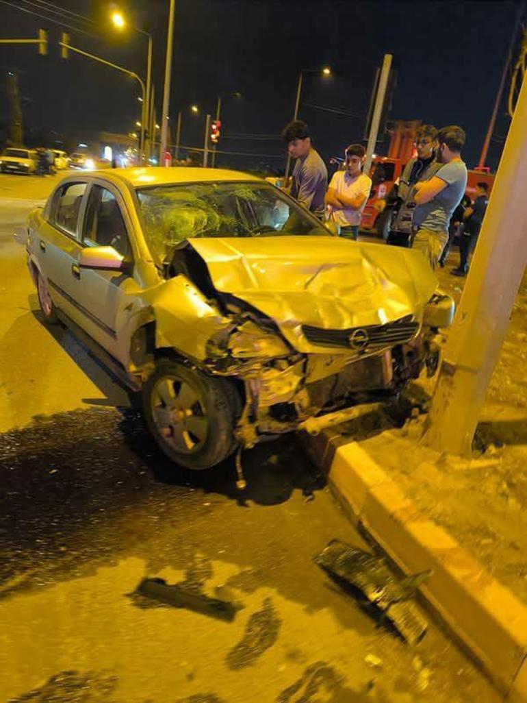 Hatayda iki otomobil çarpıştı: 3 yaralı