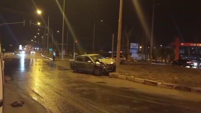 Hatayda iki otomobil çarpıştı: 3 yaralı