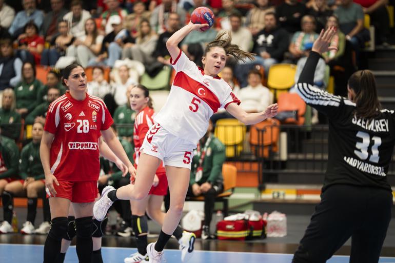 A Milli Kadın Hentbol Takımı, Macaristan’a yenildi