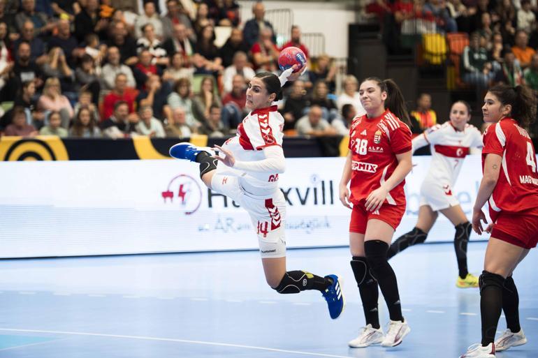 A Milli Kadın Hentbol Takımı, Macaristan’a yenildi