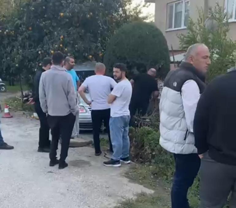 Durakta beklerken hafif ticari aracın çarptığı kadın öldü; kaza anı kamerada