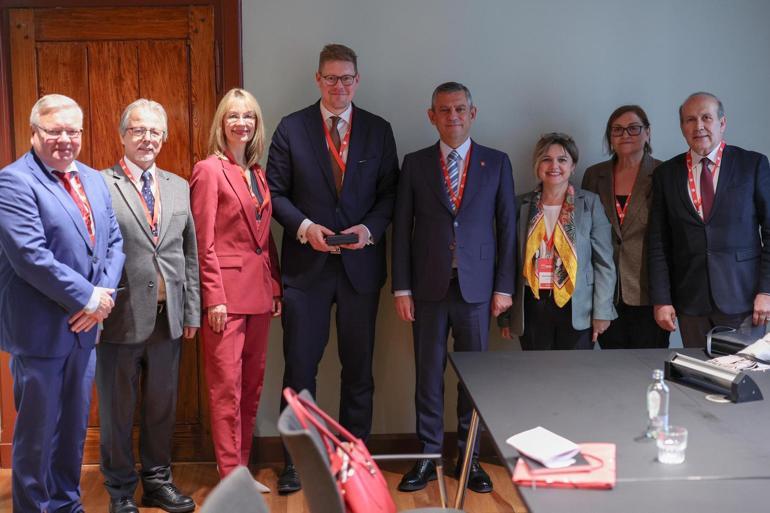 Özgür Özel, Hollandada Avrupa Sosyalist Partisi kongresine katıldı