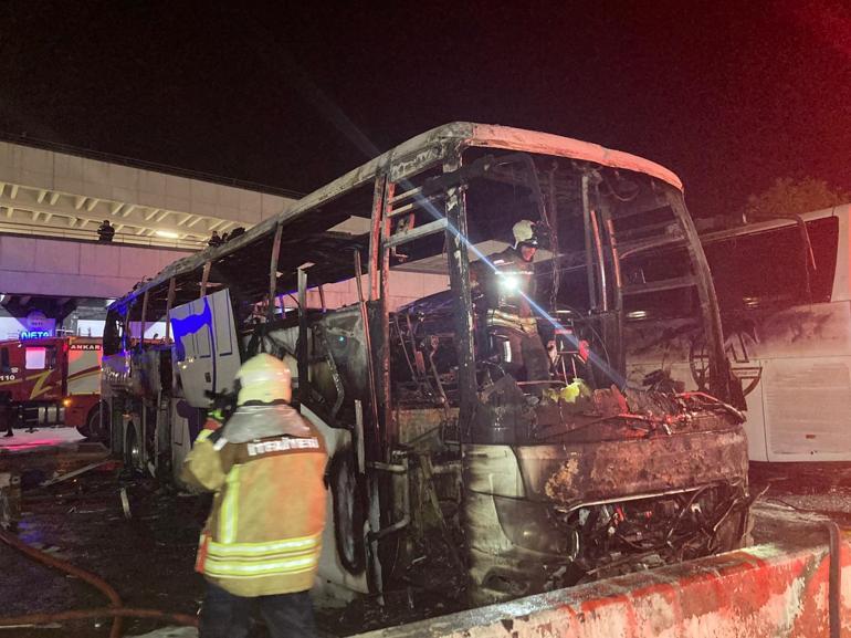 AŞTİ’de park halindeki yolcu otobüsü yandı