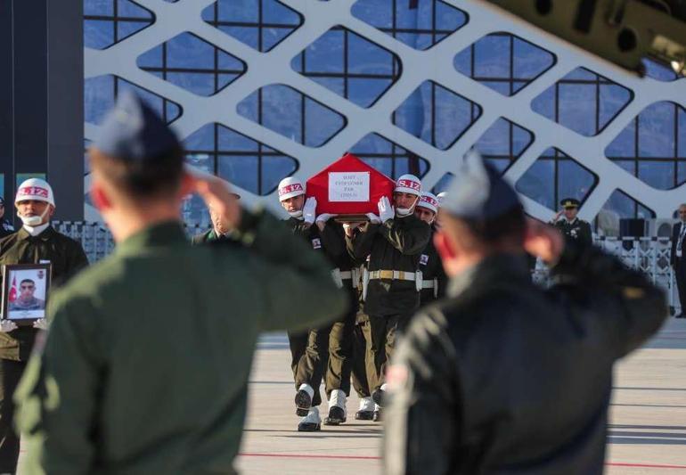 Eğitim sırasında şehit olan askerin cenazesi, törenle memleketine uğurlandı