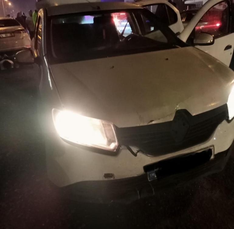 Sürücüsünün ‘dur’ ihtarına uymadığı otomobil polise çarptı