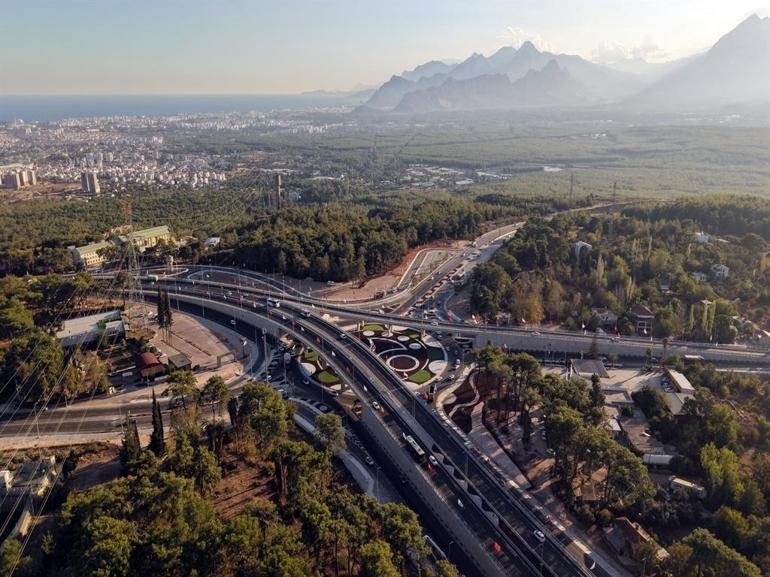 Antalya trafiğini rahatlatacak kavşaklar bakanlar Uraloğlu ve Ersoy’un katılımıyla açıldı
