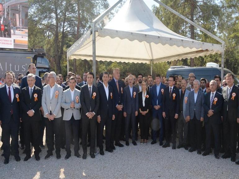 Antalya trafiğini rahatlatacak kavşaklar bakanlar Uraloğlu ve Ersoy’un katılımıyla açıldı