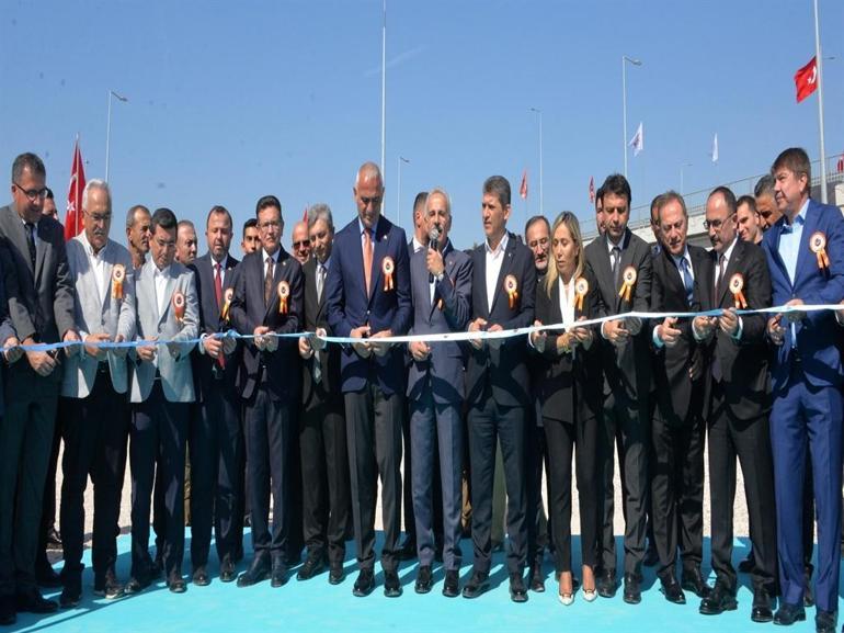 Antalya trafiğini rahatlatacak kavşaklar bakanlar Uraloğlu ve Ersoy’un katılımıyla açıldı
