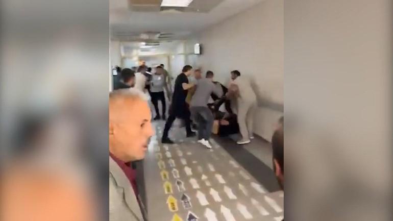Hastanede, husumetli 2 aile fertleri arasında kavga; 3 yaralı