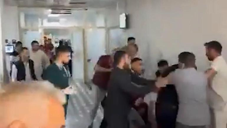 Hastanede, husumetli 2 aile fertleri arasında kavga; 3 yaralı