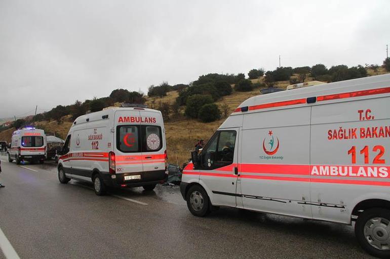 Manisa’da otomobil ile kamyonet çarpıştı; 1 bebek öldü, 5 yaralı