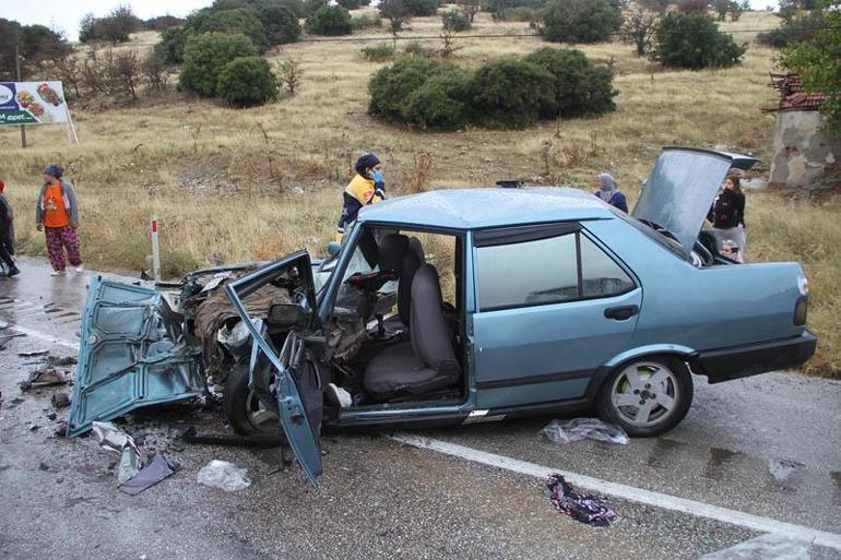 Manisa’da otomobil ile kamyonet çarpıştı; 1 bebek öldü, 5 yaralı