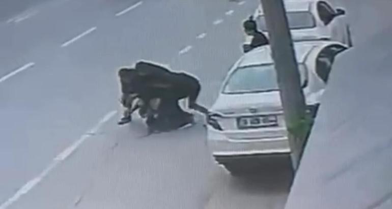 Drift atarken yakalandı, polise saldırıp silahını almaya çalıştı; o anlar kamerada