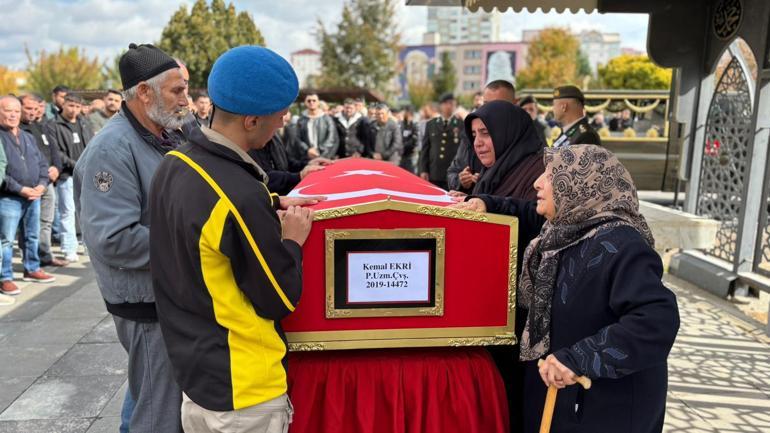 Balıkesirde cezaevi firarisi tarafından öldürülen uzman çavuş toprağa verildi