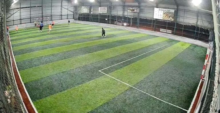 Balıkesirde dehşet saçan saldırgan, polisle çatışma öncesi halı sahada da ateş etmiş; o anlar kamerada