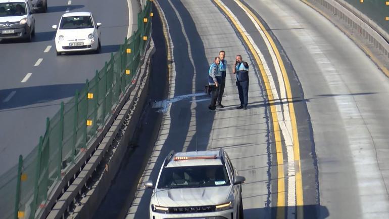 Küçükçekmecede 2 metrobüsün çarpıştığı kazada 1 yolcu yaralandı