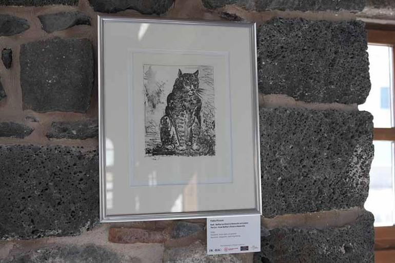 Otomobil bariyere çarpıp devrildi: 2 yaralı