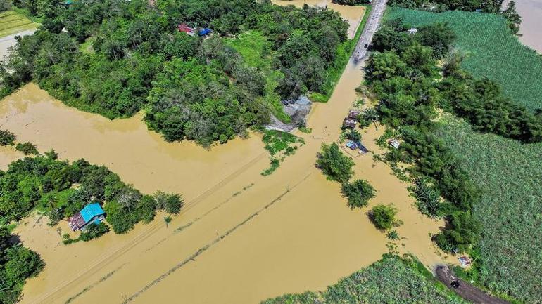 Filipinlerde tropik fırtına: 7 ölü