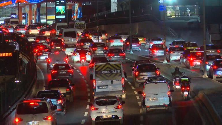 İstanbulda trafik yoğunluğu yüzde 85e ulaştı