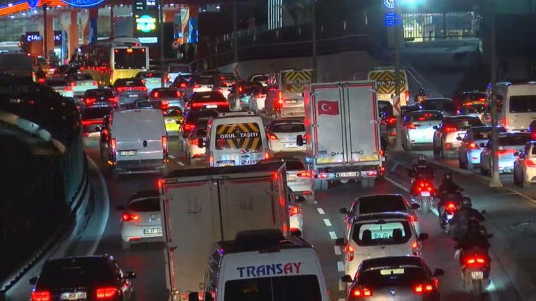İstanbulda trafik yoğunluğu yüzde 85e ulaştı