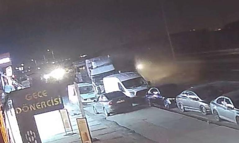 Sultangazi’de kontrolden çıkan TIR park halindeki 5 araca çarptı