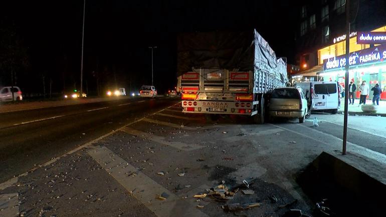 Sultangazi’de kontrolden çıkan TIR park halindeki 5 araca çarptı