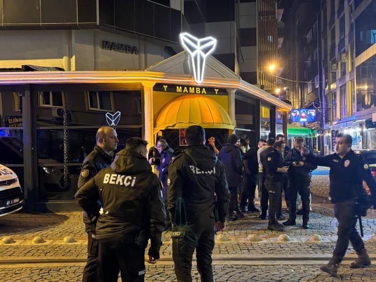 Eğlence mekanında çıkan ve caddeye taşan kavgada 2 kişi tabancayla vuruldu