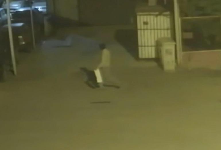 Sanayi sitesinde 5 araç kundaklandı