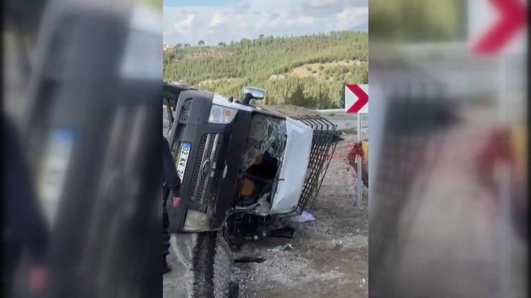 Osmaniye’de yolcu minibüsü refüje devrildi: 13 yaralı