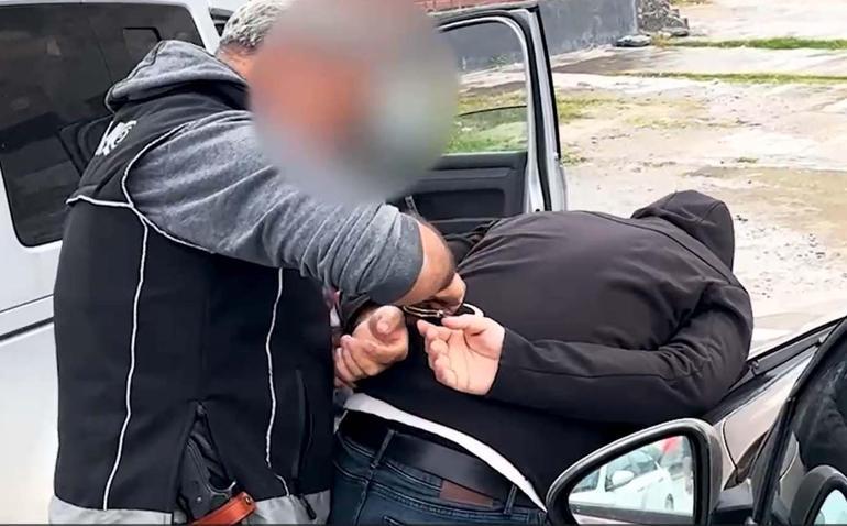 Sürücüsünün ‘dur’ ihtarına uymadığı otomobilden uyuşturucu çıktı; 2 tutuklama