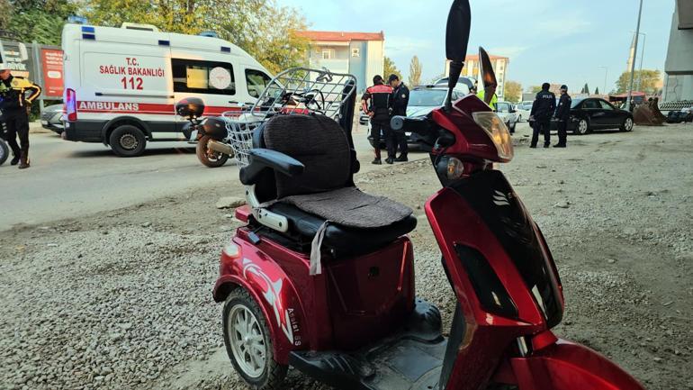 Üç tekerlekli elektrikli bisiklet, otomobilin altında kaldı; sürücü öldü