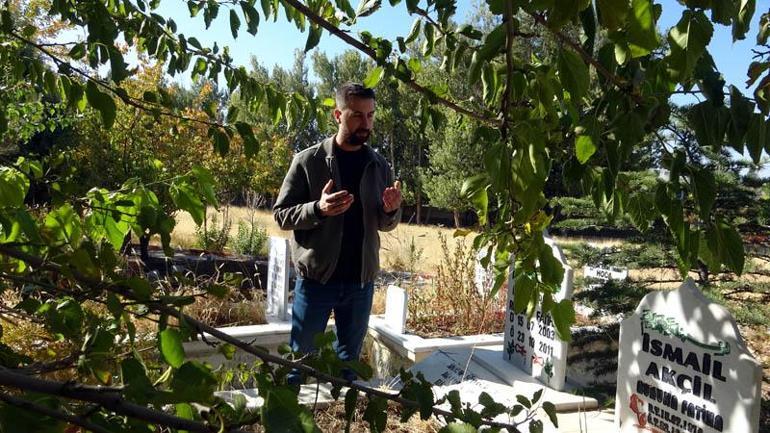 Vandaki depremde babası ve 2 kız kardeşini kaybeden Semih, annesi ile yaşama tutundu