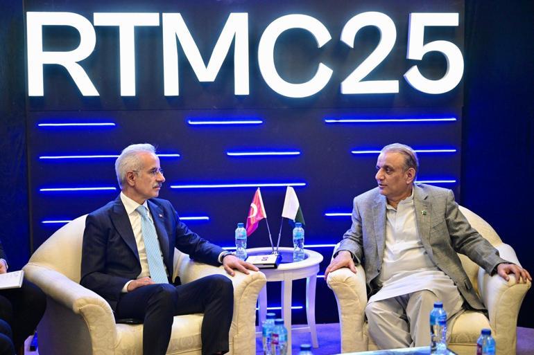 Bakan Uraloğlu, Pakistan Federal İletişim Bakanı Khan ile görüştü