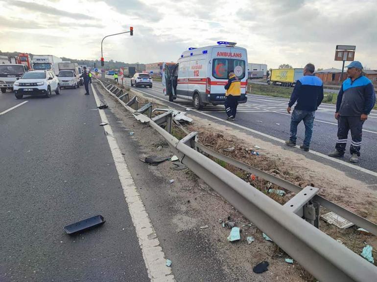 Bariyere çarpan kamyonetin sürücüsünün ayağı koptu