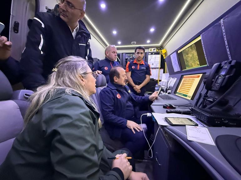 Foça’da selde kaybolan kişiyi arama çalışmaları 2’nci gününde