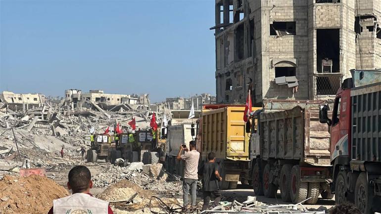 İHH, Gazze’de enkaz temizliği ve su dağıtım çalışmalarını sürdürüyor