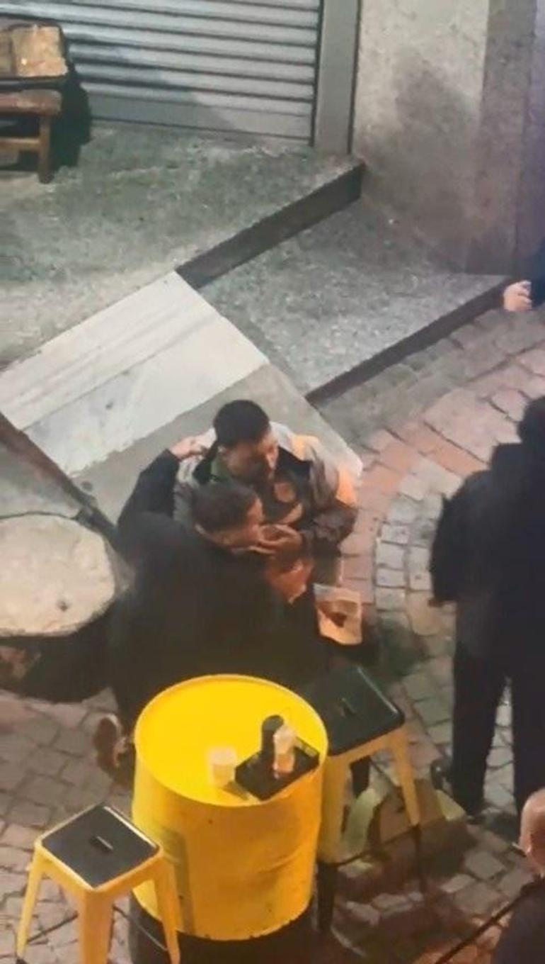 2 kişinin yaralandığı, eğlence mekanına silahlı saldırı kamerada