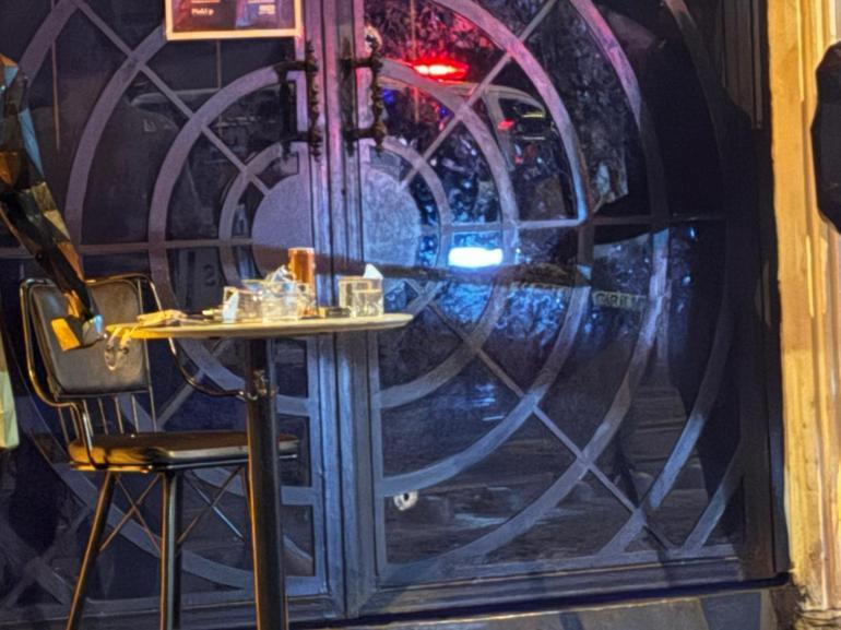 2 kişinin yaralandığı, eğlence mekanına silahlı saldırı kamerada