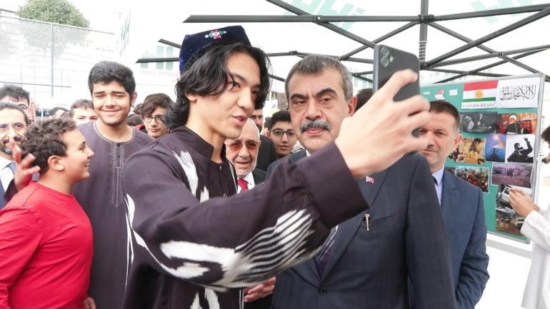 Bakan Tekin: İmam Hatip okulları dünyada marka haline gelmesi gereken bir uygulama