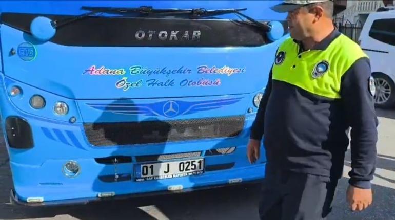 2 kişinin açık kapısında asılarak yolculuk yaptığı özel halk otobüsünün sürücüsüne ceza