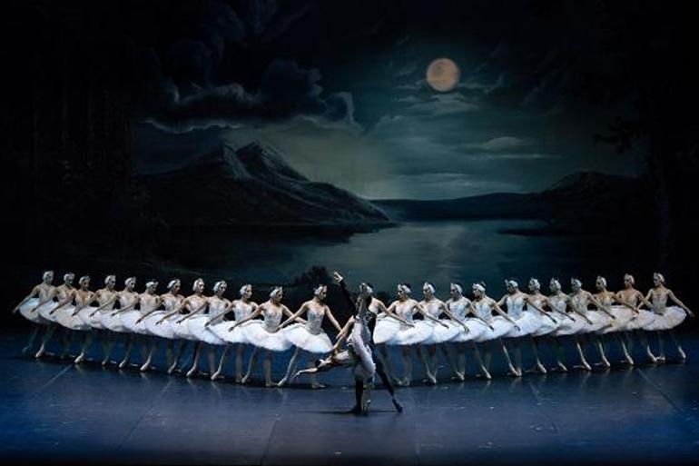 Kuğu Gölü balesi AKMde prömiyer yaptı