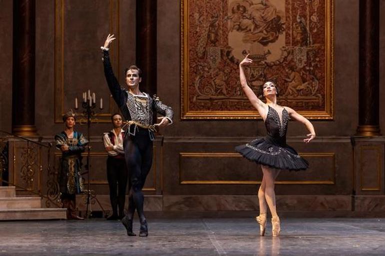 Kuğu Gölü balesi AKMde prömiyer yaptı