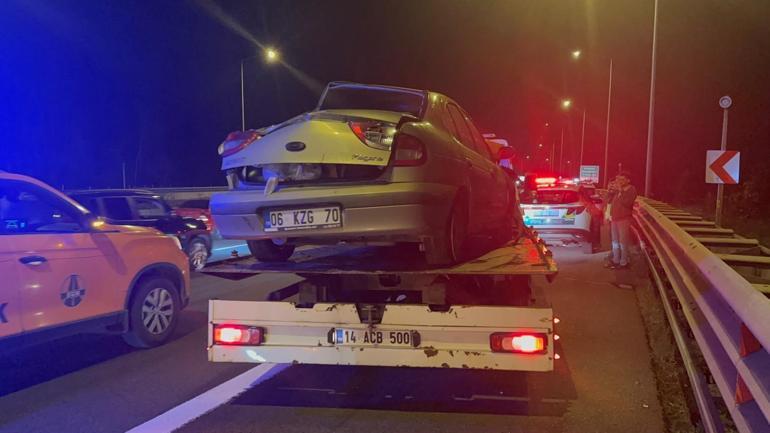 Bolu Dağı Tüneli çıkışında otomobil bariyerlere çarptı: 1’i ağır 3 yaralı