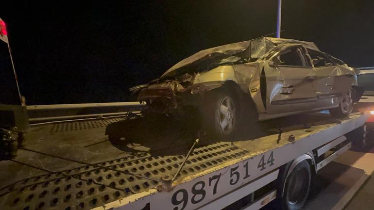 Bolu Dağı Tüneli çıkışında otomobil bariyerlere çarptı: 1’i ağır 3 yaralı