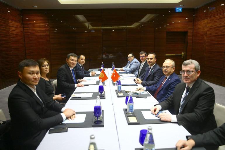 Bakan Kacırdan Baküde diplomasi trafiği