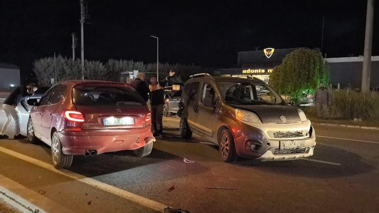 Bursada 3 aracın karıştığı zincirleme trafik kazası: 3 yaralı