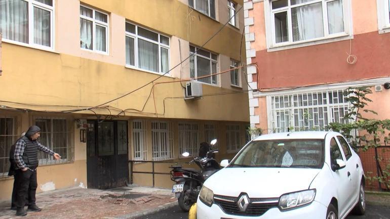 Fatih’te sağanak yağış sonrası zemin kattaki daireleri su bastı